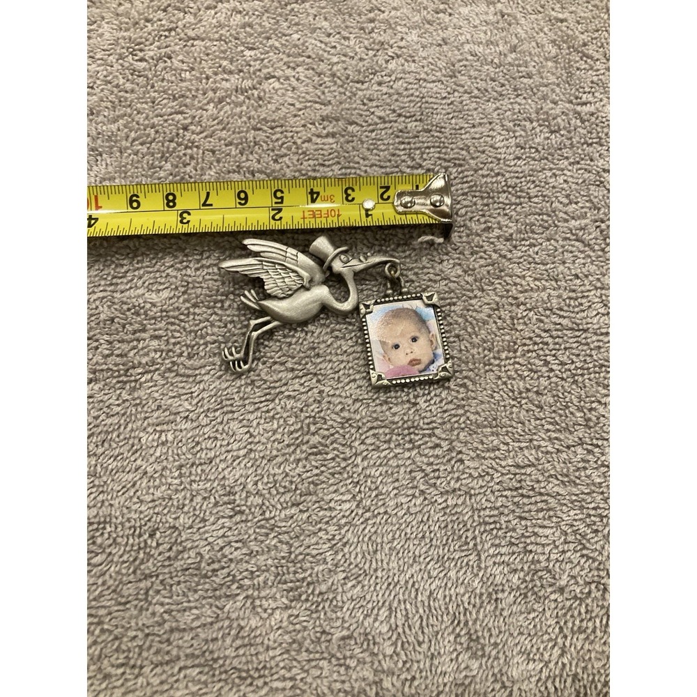 Vintage Stork Baby Photo Brooch Mid Century Baby Announcement Pin Silver Tone - Picture 5 of 6
